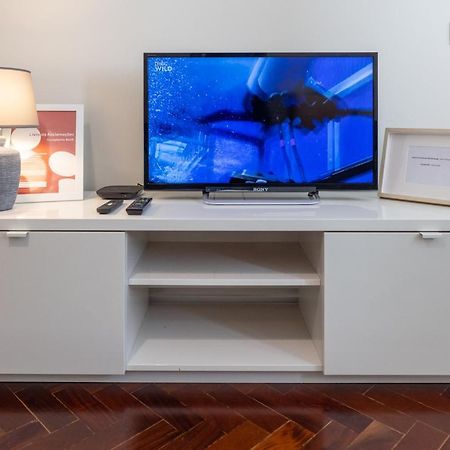 Casa Do Largo - Cozy Apartment In The City Center & With Ac Lisbon Bagian luar foto