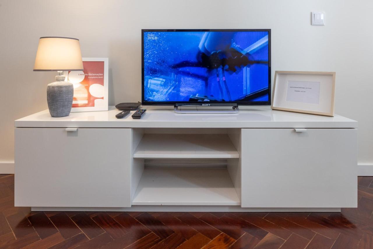 Casa Do Largo - Cozy Apartment In The City Center & With Ac Lisbon Bagian luar foto