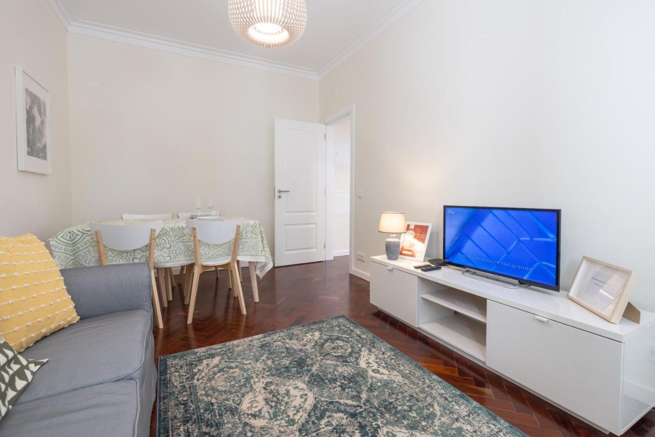 Casa Do Largo - Cozy Apartment In The City Center & With Ac Lisbon Bagian luar foto