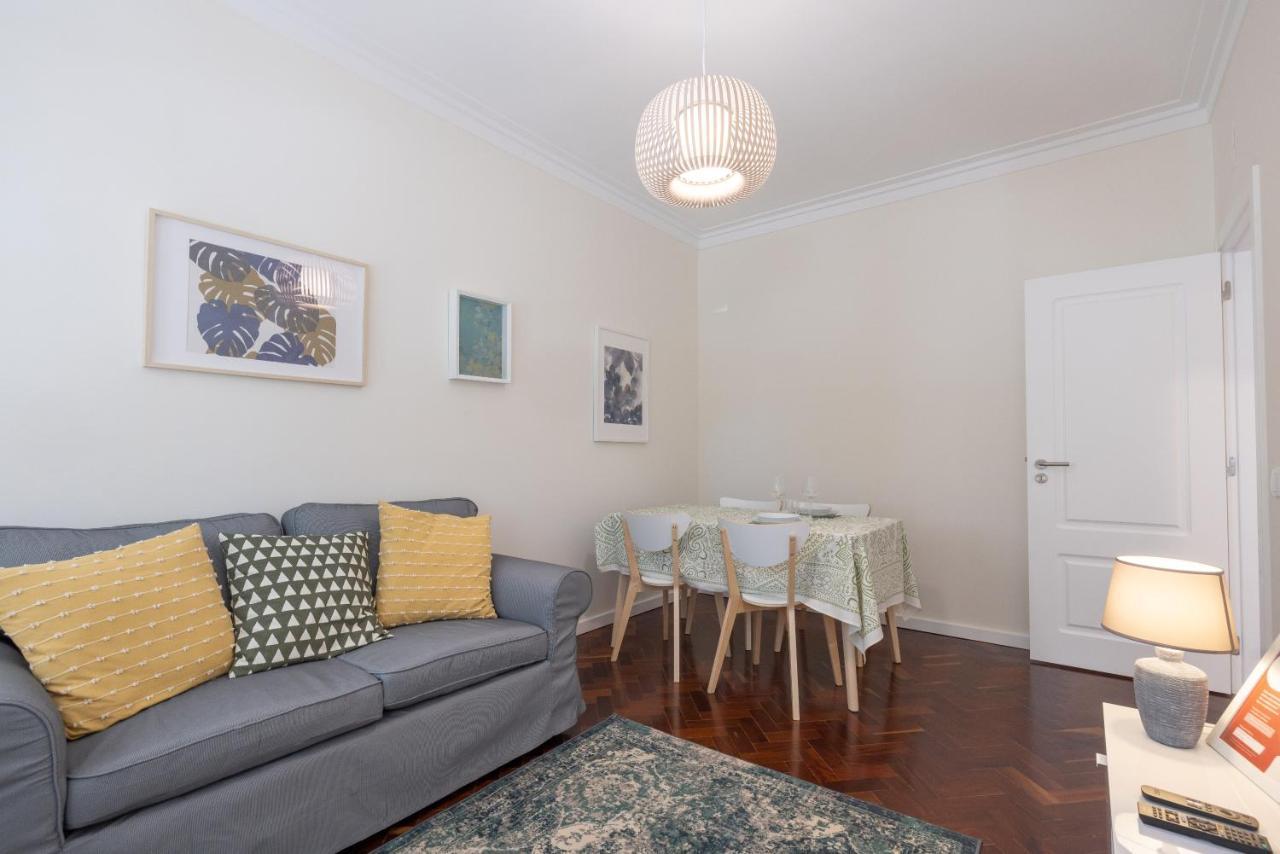 Casa Do Largo - Cozy Apartment In The City Center & With Ac Lisbon Bagian luar foto